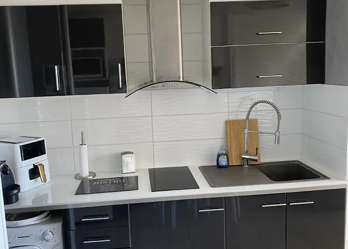 Vue Port Avec Parking Prive Apartman